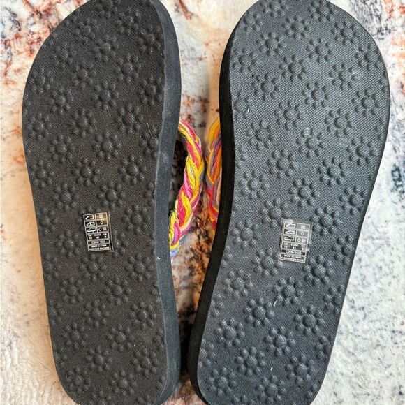 Rocket Dog Black Sandals with Colorful Braided Straps - Picture 4 of 5